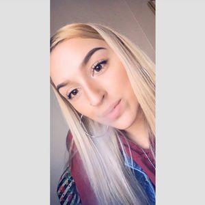 Meet your Posher, Leila